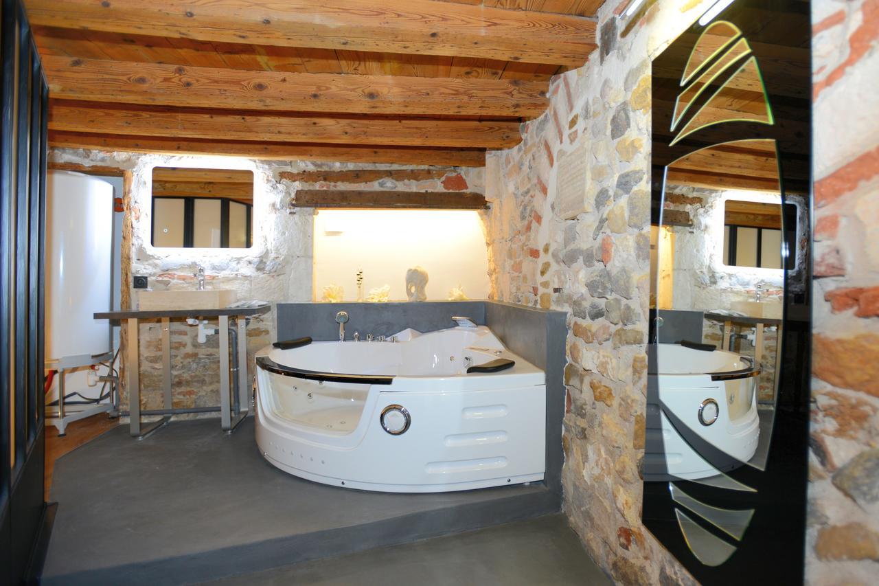 Le Clos De Sainte Croix * Lyon